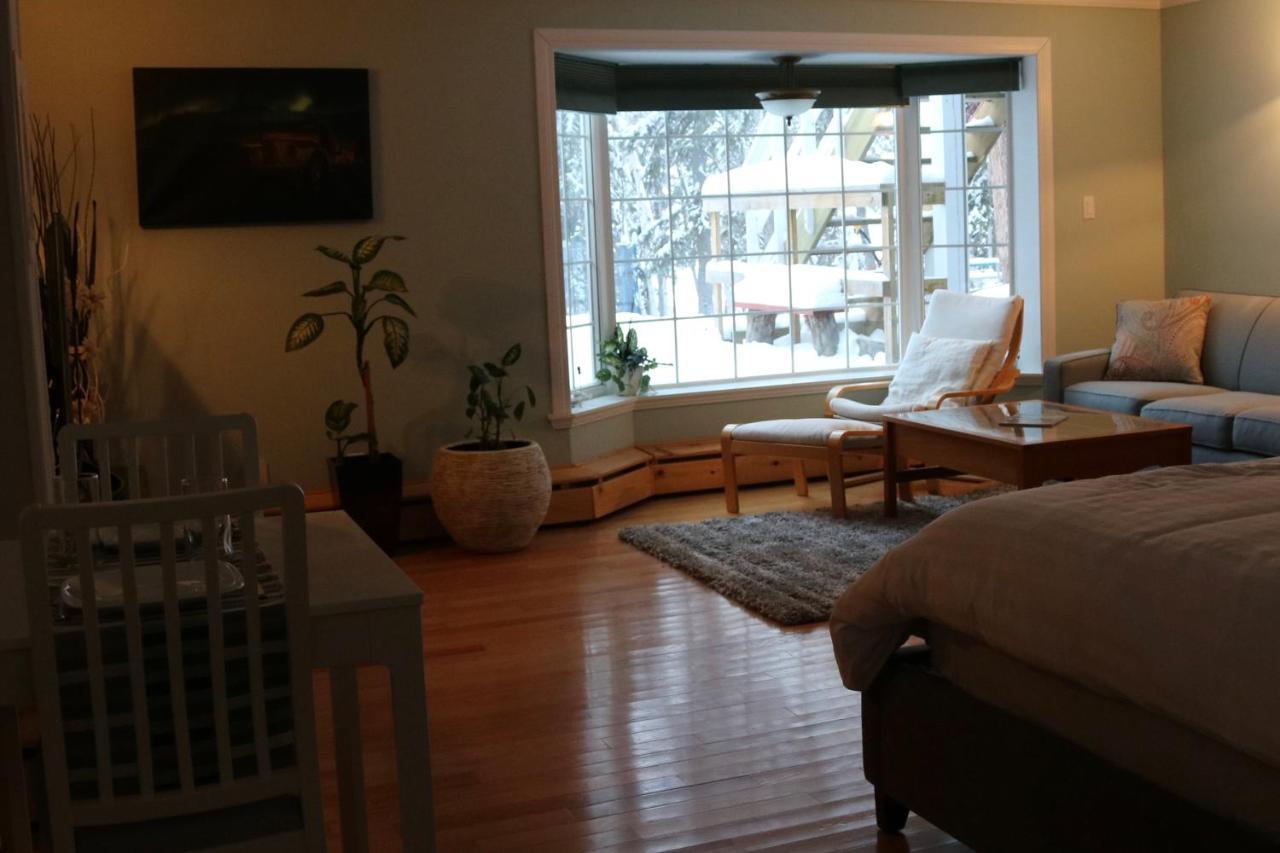 Great Slave Lakeside Bed & Breakfast Yellowknife Dış mekan fotoğraf